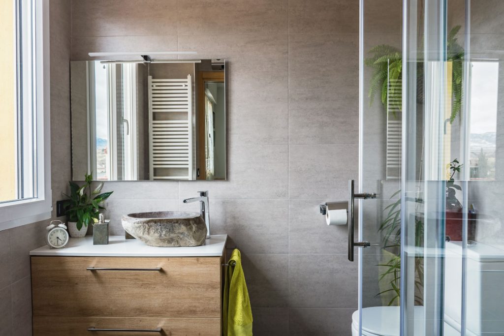 uk-home-improvement-Choosing-The-Right-Bathroom-Suite-For-Smaller-Bathrooms
